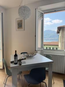 In centro Ca Leandro Vista lago