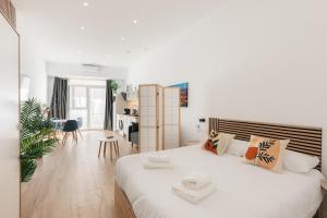 Stylish Studio with Easy Access to Valencias Best