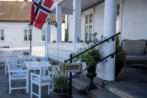 Nevlunghavn Gjestgiveri - 拉尔维克