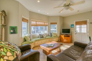 203D 203 Descanso Ave.