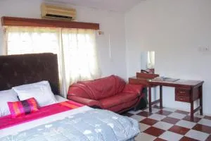 Radiant Hotel - Kwasiman