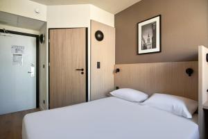 Standard Room - 1 Queen Bed room in Premiere Classe Varsovie/Warszawa