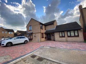 ASHMINA HOLIDAY LET with Free onsite Parking for SMALL VANS and cars only