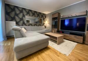 zentrale Design-Ferienwohnung mit Balkon und Stellplatz in Karlsruhe - APOLONIAliving