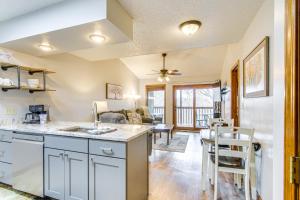 Family-Friendly Condo 1 Mi to Silver Dollar City!