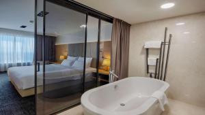 One Bedroom Suite  room in Radisson Blu Plaza Hotel Ljubljana