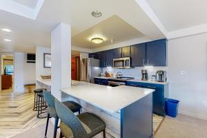 Torian Plum Plaza 204