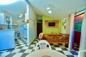 APTO 08 min a PÉ, Praia Taperapuan! Piscina! Estacionamento Grátis!