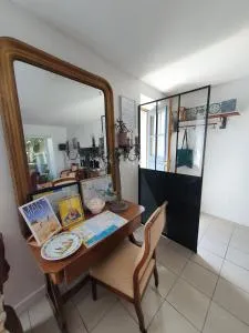 Maison historique - cour - centre-ville -plage 10 mn - Bringal