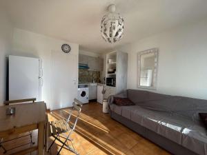Studio climatisé au Lavandou avec parking, terrasse ensoleillée pour 4 - FR-1-308-198