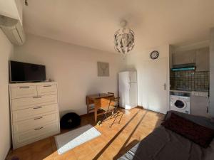Studio climatisé au Lavandou avec parking, terrasse ensoleillée pour 4 - FR-1-308-198