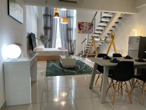 Airy King bed Decohome