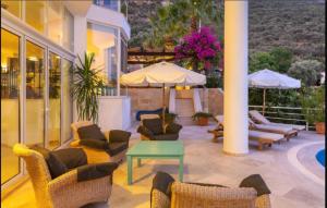 Villa Toros, 5 rooms,10 persons, Sea Views and Private Pool