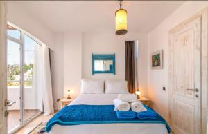 Villa Toros, 5 rooms,10 persons, Sea Views and Private Pool