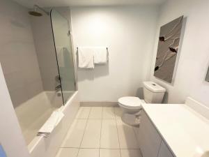 Miami Apt with Amazing Views & Kitchen