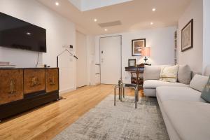 Bright Luxury Apartment