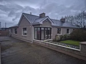 3 Bedroom House Blackrock Road - 卡斯尔贝灵汉