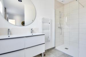Maisons de vacances Belle maison pour 8 - 250m de la plage - terrasse : photos des chambres