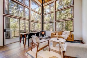 Glass Cabin Under the Pines | Hot Tub • Seclusion