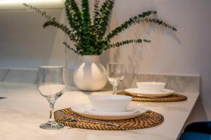 Spacious Luxe Studio Near Metro