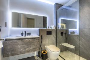 Spacious Luxe Studio Near Metro