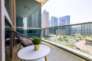 Spacious Luxe Studio Near Metro