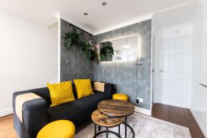 Cute 2 Bedroom House - 10 Min Walk to Woolwich DLR & Elizabeth Line - Netflix - Espresso Machine - 3hvězdičkové hotely ve městě Woolwich