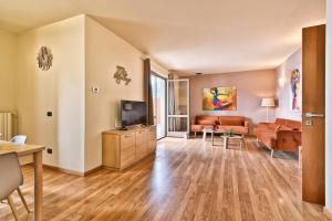 La Terrazza sul Lago by Theater Home