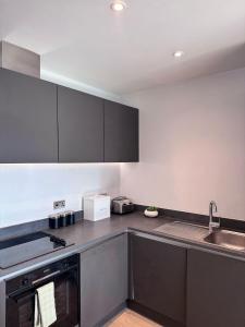 City Centre - 2-Bed High Rise Apartment - Sleeps 4