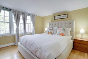 Sojourn Only 8 Blocks to Capitol and Private Patios