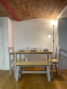 City apartment with courtyard at 11 Back Walk