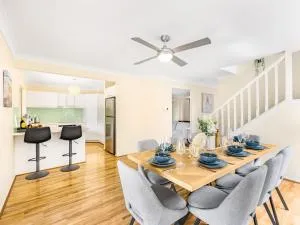 Ocean View From Balcony 5BR Home with Pool at Redcliffe - Clontarf