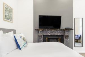 Huge Designer Studio Next to Lovely Park