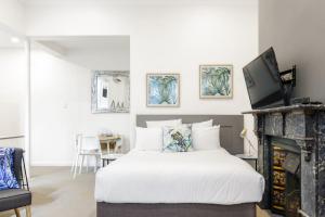 Huge Designer Studio Next to Lovely Park