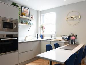 Air Maison - Charming 3BR Terrace House with Garden 10min to Beach
