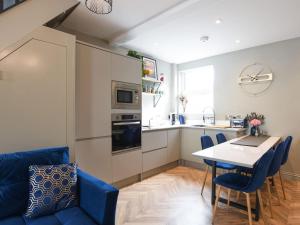 Air Maison - Charming 3BR Terrace House with Garden 10min to Beach