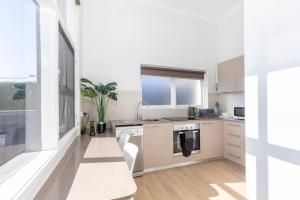 Stunning Huge Studio, Sunny terrace with Parking