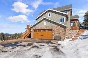 Mountain Retreat Sleeps 10 with Pool Table and Arcade - Pine