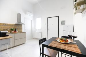 Elegante Bilocale con Giardino