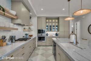 Sunset Pearl at Desert Color (by Ember Stays)