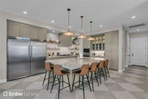 Sunset Pearl at Desert Color (by Ember Stays)