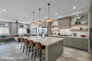 Sunset Pearl at Desert Color (by Ember Stays)