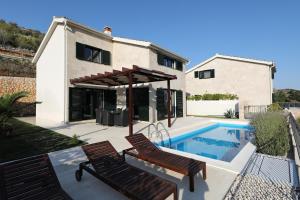 Mediterranean villa with pool, beach, panoramic view - by TRAVELER tourist agency Krk - ID 2509