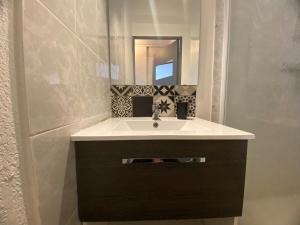 Appartements Sainte Marie appartement 4 Pers a quelques pas de la plage : photos des chambres