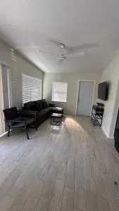 Newly Renovated 4bd , large fenced backyard - North Port