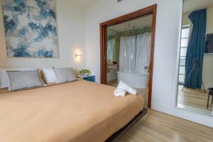 Studio with rooftop pool on Ocean Dr B303