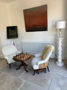 3-4 Bedroom Detached House in Stoke Bishop - 4 bathrooms, Large Private Garden, Modern Kitchen, Stylish, Spacious, Quiet, Office - Close to Durdham Downs