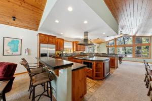 Artisan Chalet: Pet Friendly Deluxe Kitchen Games