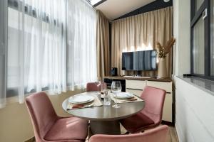 High-end Studios close to Old Town