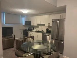 Spacious 2BR Suite - SW Edmonton - Devon